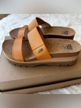Reef Cushion Vista Hi 2.5 Orange Tan Platform Sandals Size: 9.5 New